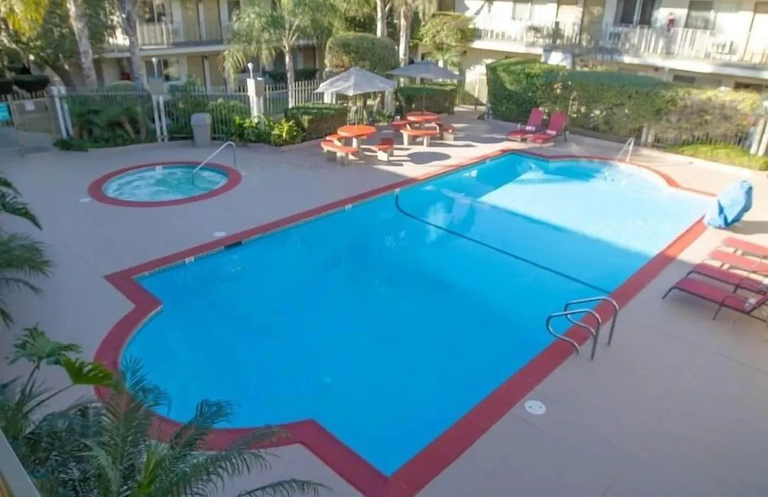 California Suites Hotel-1