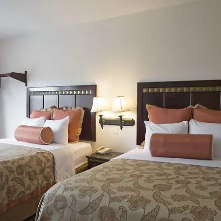 Harborview Inn & Suites-Convention Center-Airport-Gaslamp-Seaworld-Zoo-Balboa Park-3