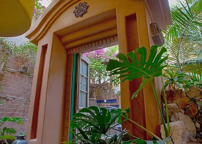 B&B only: Secret Garden Inn
